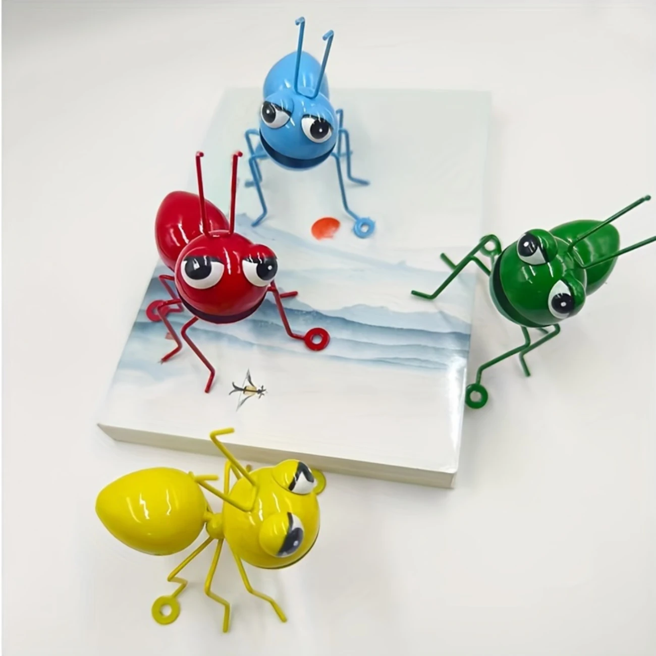 ชุดประติมากรรมมดเหล็กชนบท 4 ชิ้นที่มีตาโต - เหมาะสําหรับการตกแต่งสวนและลาน ธีมฮาโลวีน ไม่ต้องใช้แบตเตอรี่