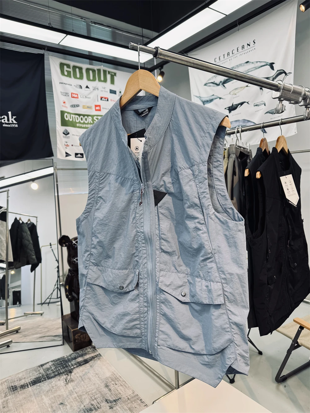 high-intensi-nylon-fabric-vest-for-men-outdoor-climbing-fiing-resistant-to-wear-and-tear-waterproof-and-dirt-resistant