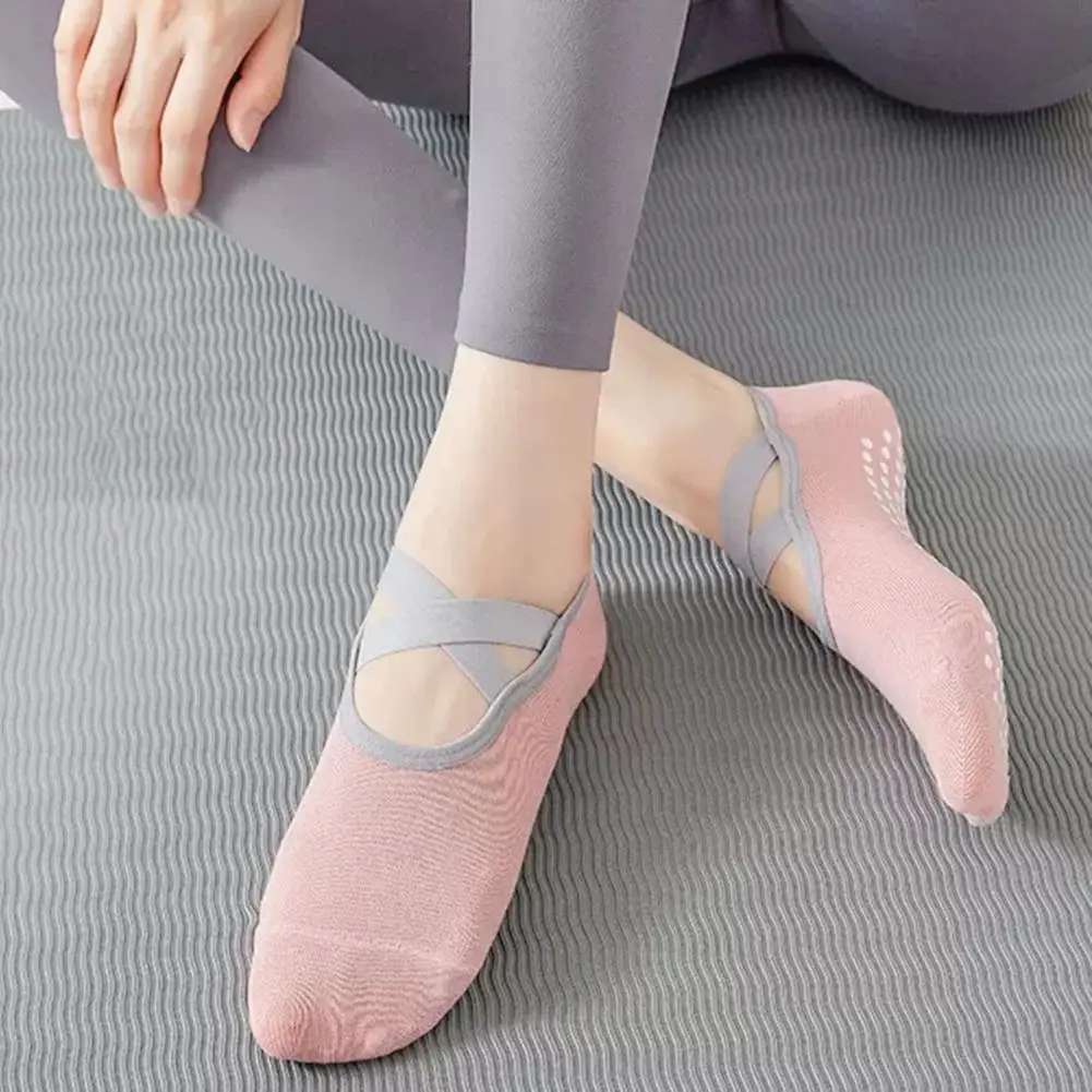 Women Non-slip Dance Socks High Elasticity Yoga Boat Socks with Anti-skid Silicone Grip Bottom for Pilates Dance Practice Sweat