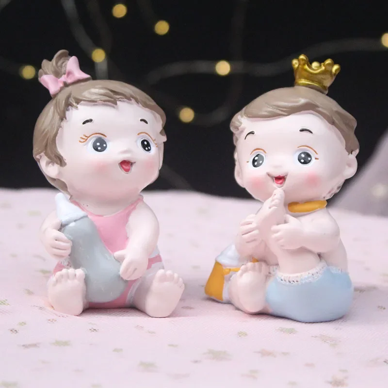 

Cute Baby Holding Bottle Resin Decoration, Baking Cake Decoration, Home Decoration, Birthday Gift DIY Accessories Party Supplies
