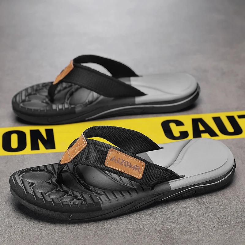 

2025High Quality Fashion Men Flip Flops Summer Beach Flip Flops Men Casual Breathable Antiskid Beach Slippers Men Summer Outdoor