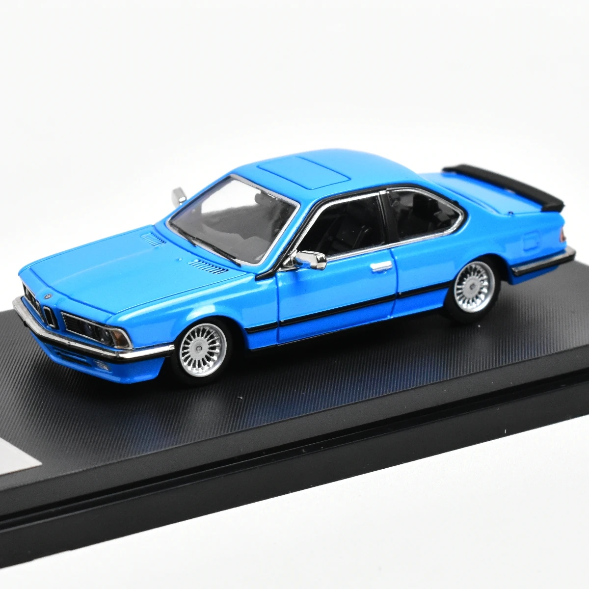 Street Weapon SW 1:64 E24 635 CSI Diecast Model Car