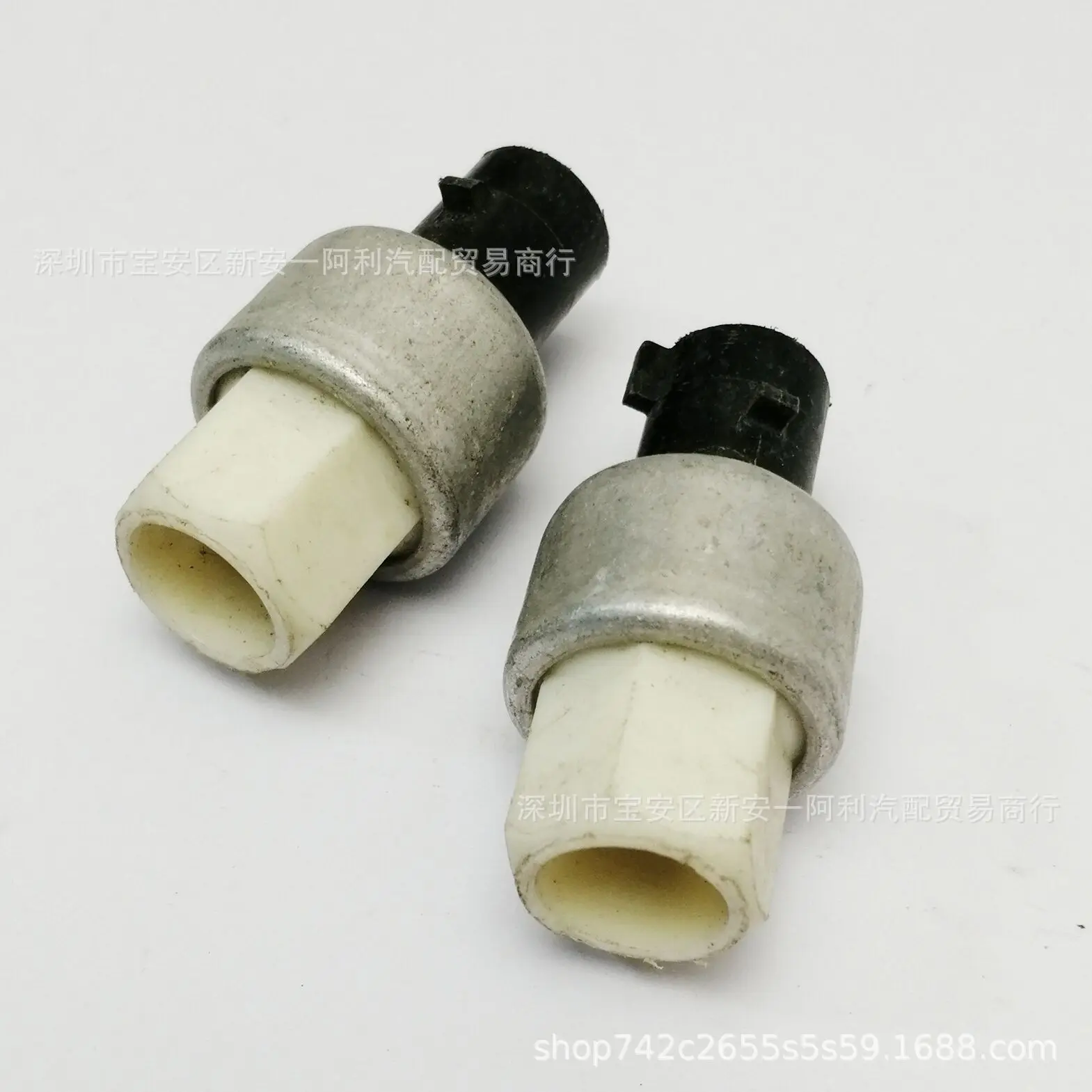 

2PCS 52451440 for Buick Regal Air Conditioning System Cyclic Pressure Switch Sensor 1500 2500