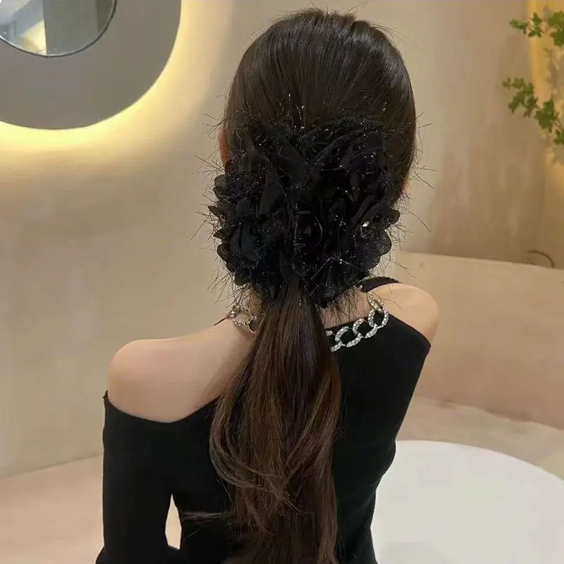 Pince à cheveux de requin noir brillant pour femme, pompon fleur moelleux, vêtements de sauna, pince à cheveux pour femme, style français, fête romantique, nouveau