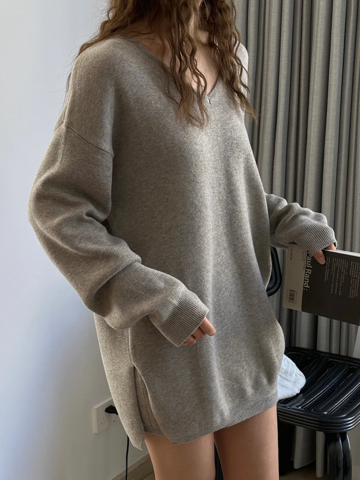 Spring and autumn women\'s casual solid color V-neck long sleeved loose wool sweater