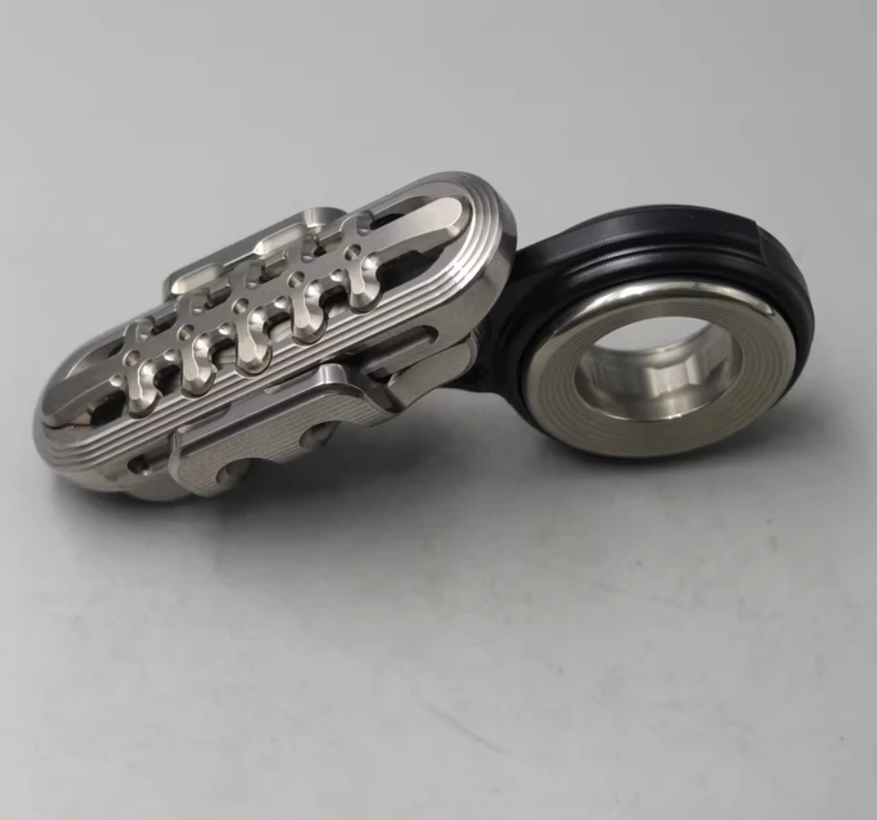 تستخدم EDC Play Wu Le Zhi التيتانيوم الصلب العظام + العين الاصطناعية مجموعة ألعاب الضغط