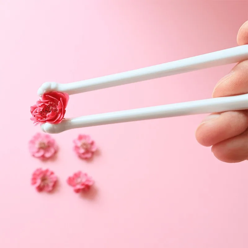 Cat Paw Chopsticks for Kids Beginners, Baby Eating Helper Training Chopsticks with Non-Slip Tips, Home Kitchen Sushi Chopstick view 4