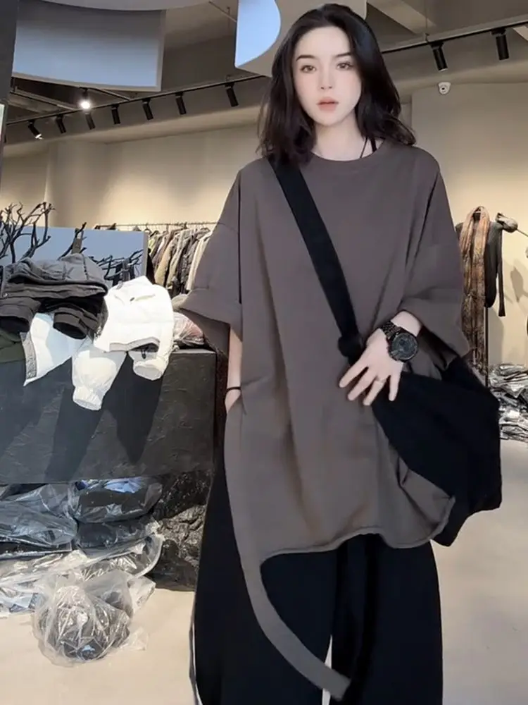 Loses, mittellanges, einfarbiges T-Shirt-Modeoberteil mit großem Design