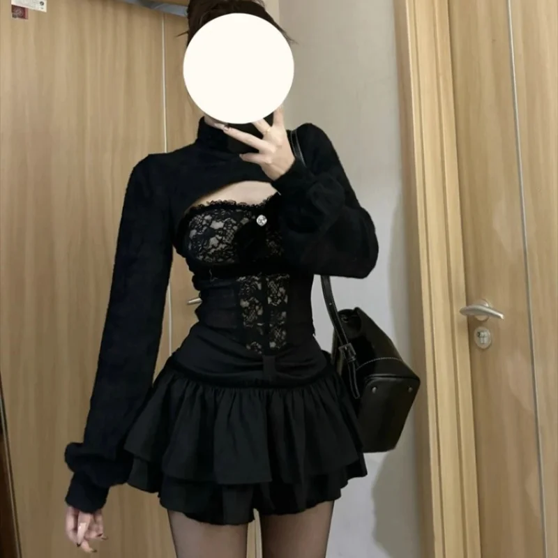 قميص قصير مرقع من الدانتيل بدون حمالات بلوزات نسائية سوداء Y2k + تنانير عتيقة على الطراز القوطي الشرير أطقم ملابس داكنة
