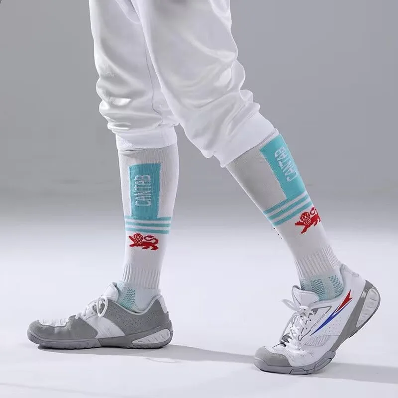 2026 أحذية سياج احترافية عالية الجودة للكبار والأطفال أحذية رياضية قابلة للتنفس ومضادة للانزلاق مقاس 27-46 أحذية رياضية للمسابقات