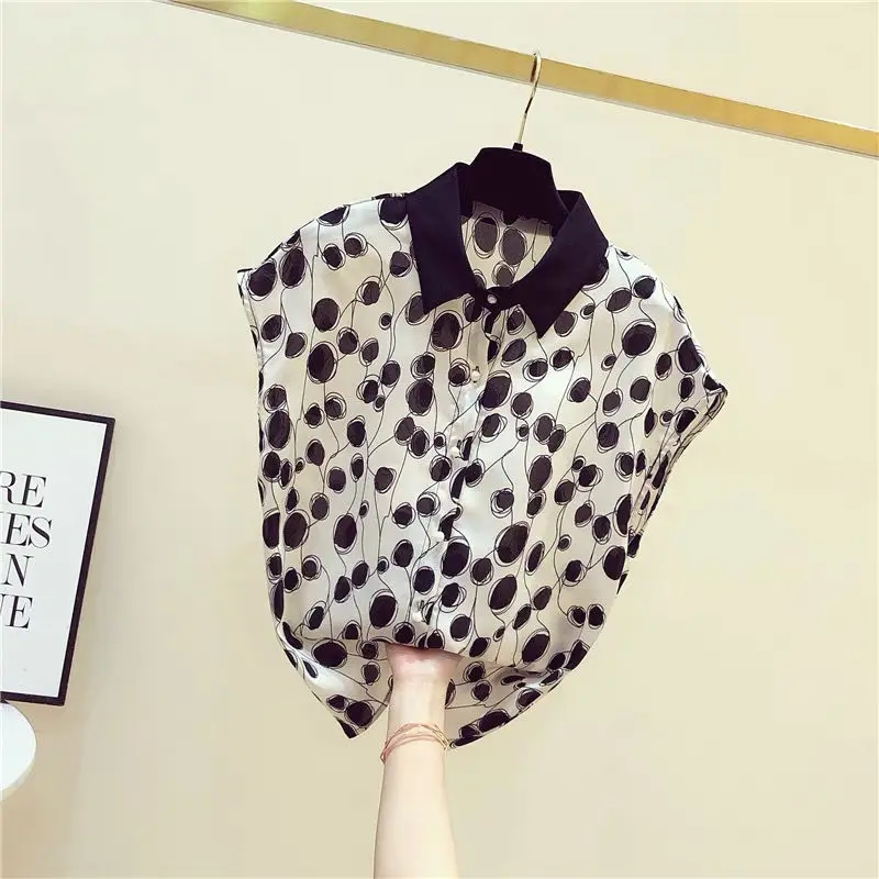 Summer Polka Dot Chiffon irt Women's ort Sve Loose Korean Sle Top Commute Faion round Ne Button Detail