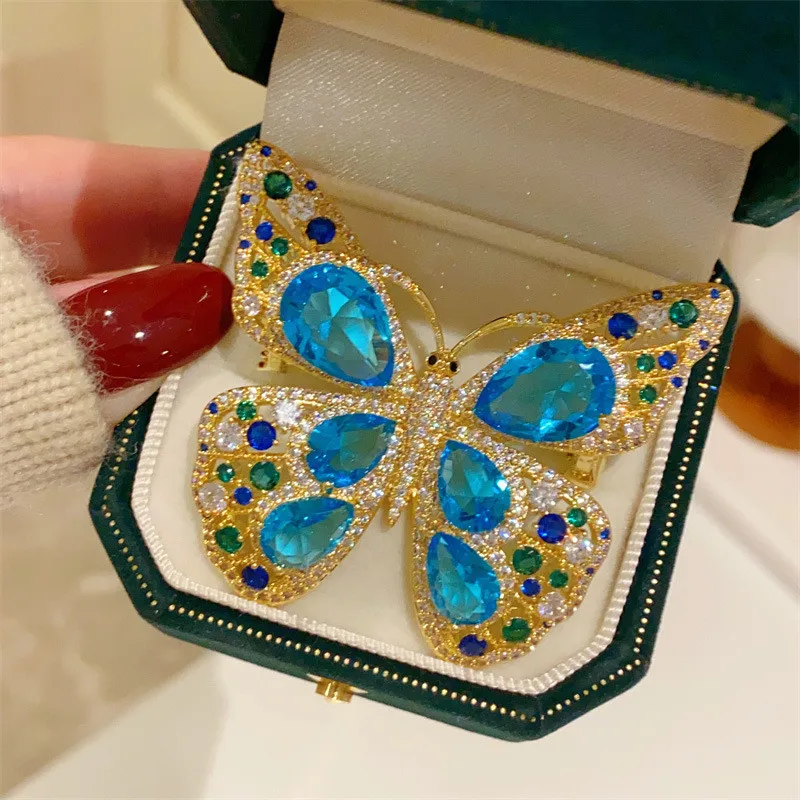 CC Elegant Brooches 100% Handmade Imitation Blue Gemstore Butterfly Shape Coat Pins Exquisite Sweater Pin Shining Charm B252