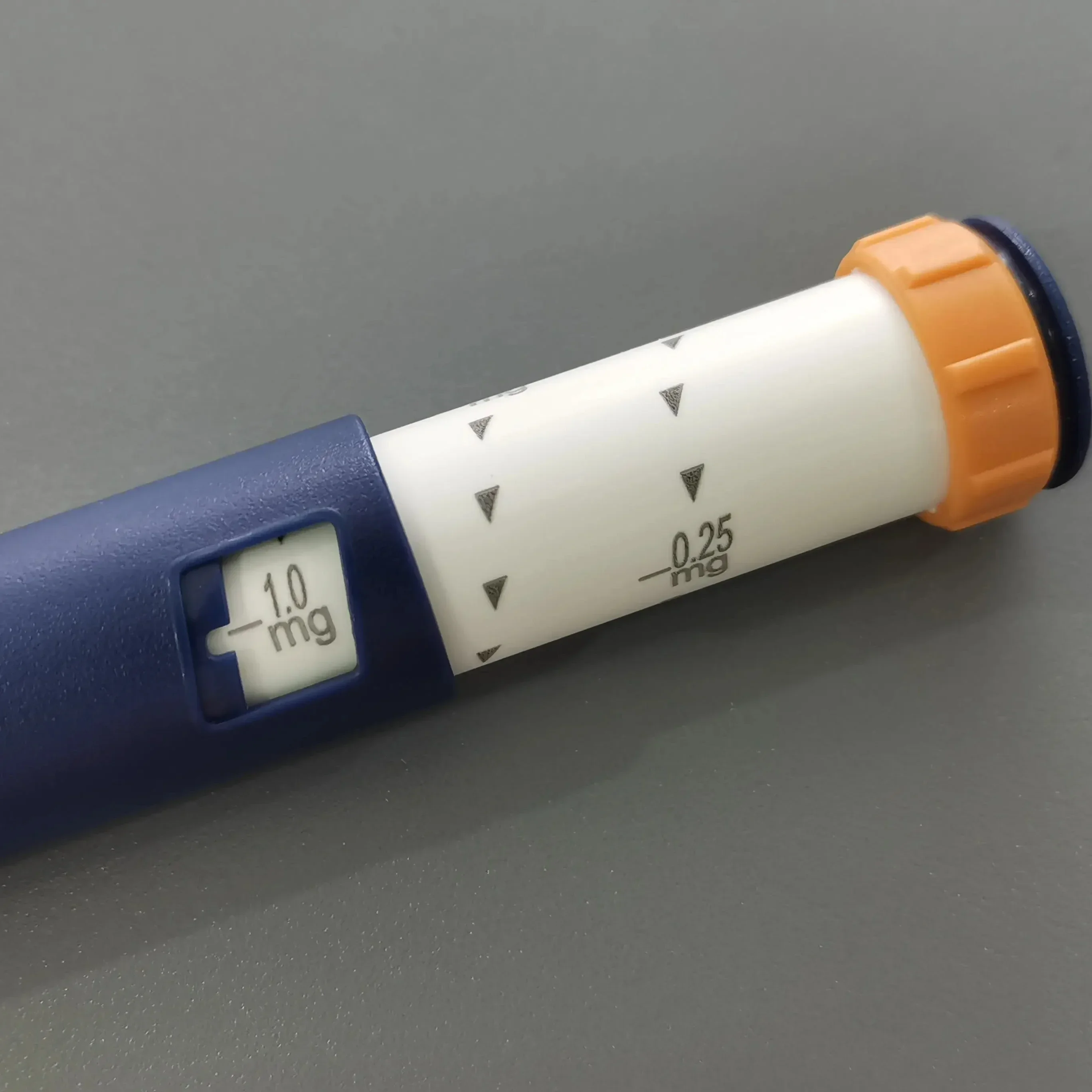 ปากกาฉีดยาแบบใช้ซ้ำได้ 0-60IU ทำจากโลหะและพลาสติก พร้อมกล่องเก็บ