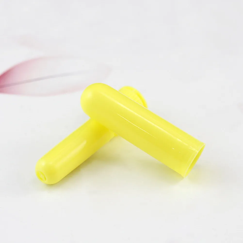 24個入り、詰め替え可能なアロマオイル用チューブ。綿芯付きで持ち運びも簡単。