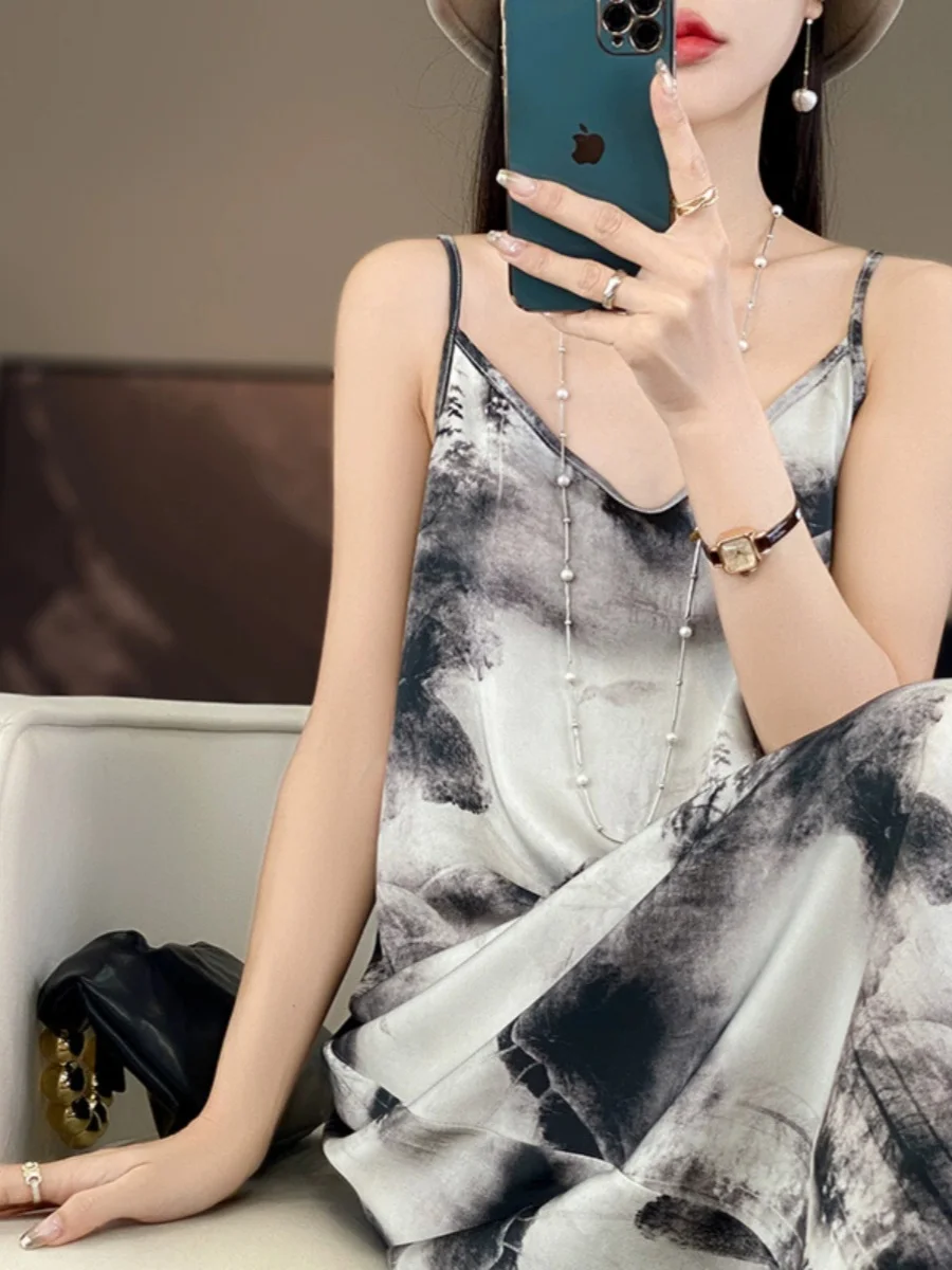 ชุดเดรสยาวผ้าซาตินลายดอกไม้สไตล์เรโทรแบบพันรอบตัว ดีไซน์แบบนอร์ดิก พร้อมสายคล้องไหล่สำหรับผู้หญิง