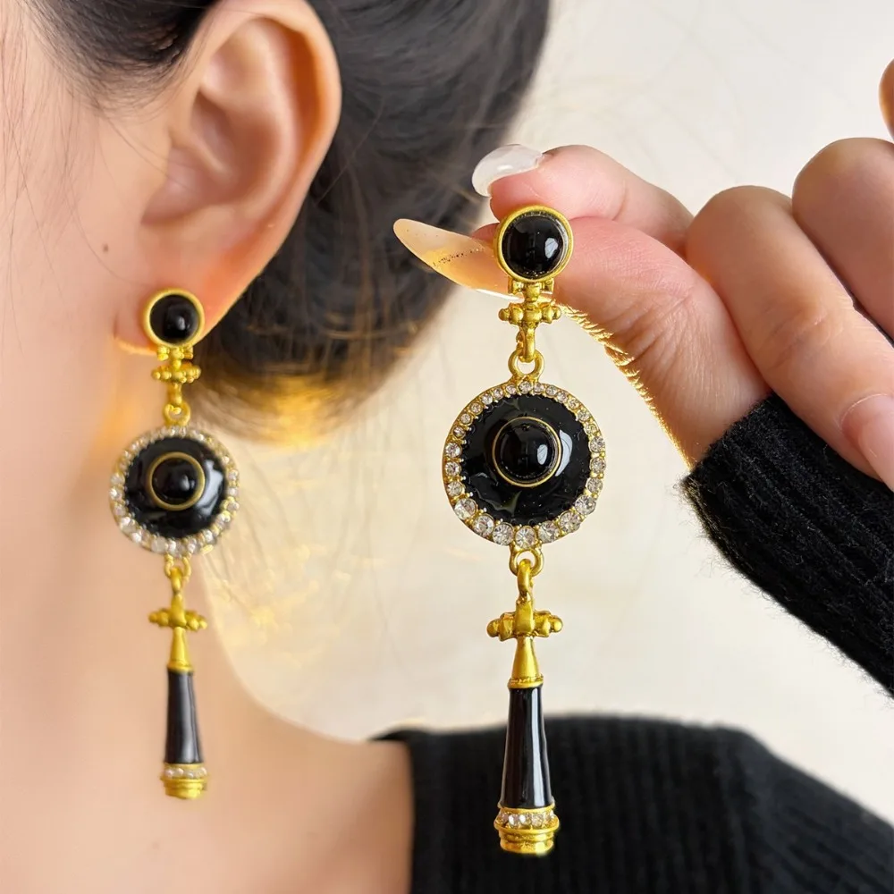 

Retro Style Black Pendant Earrings Diamond Studded Earrings Personalized Trendy Exaggerated Earrings