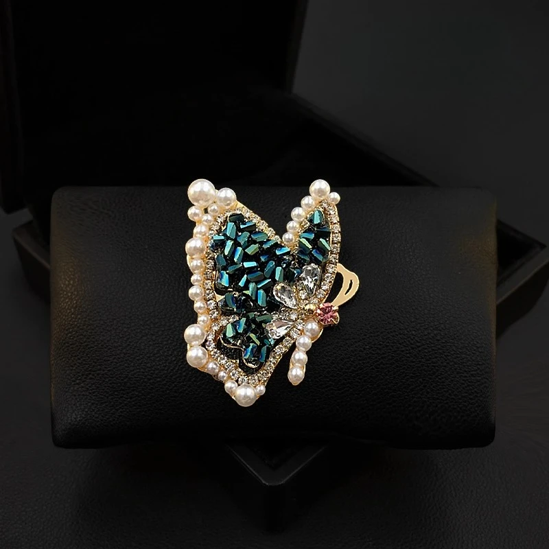 

Elegant Butterfly Brooch Women's Qipao Accessory Skirt Pin Exquisite Vintage Corsage for Dress Suit Formal Outfit Jewelry 5633