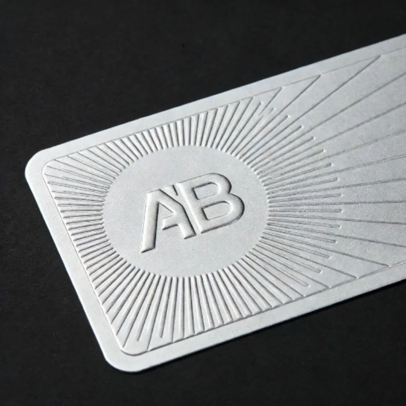 50-pezzi-adesivi-personalizzati-argento-opaco-in-rilievo-impermeabili-con-logo-e-testo-personalizzati-per-packaging-aziendale