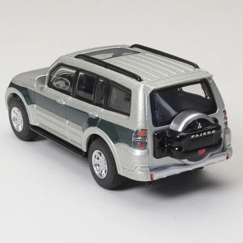 XCarToys 1/64 Mitsubishi Pojero Gen.4 Silver Green Alloy Diecast Model Car Toy Collection Gift