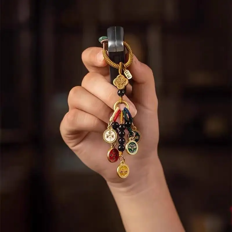 Handgefertigter chinesischer Thangka-Schlüsselanhänger mit den fünf Reichtumsgöttern, Glücksbringer für Autoschlüssel und Taschen, Schwarz – Detail 2