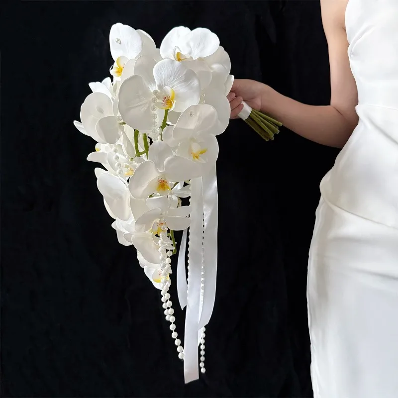 

Simulated bouquet waterfall water drop model Phalaenopsis fake flower bridal wedding bouquet simple high-end photo studio shooti