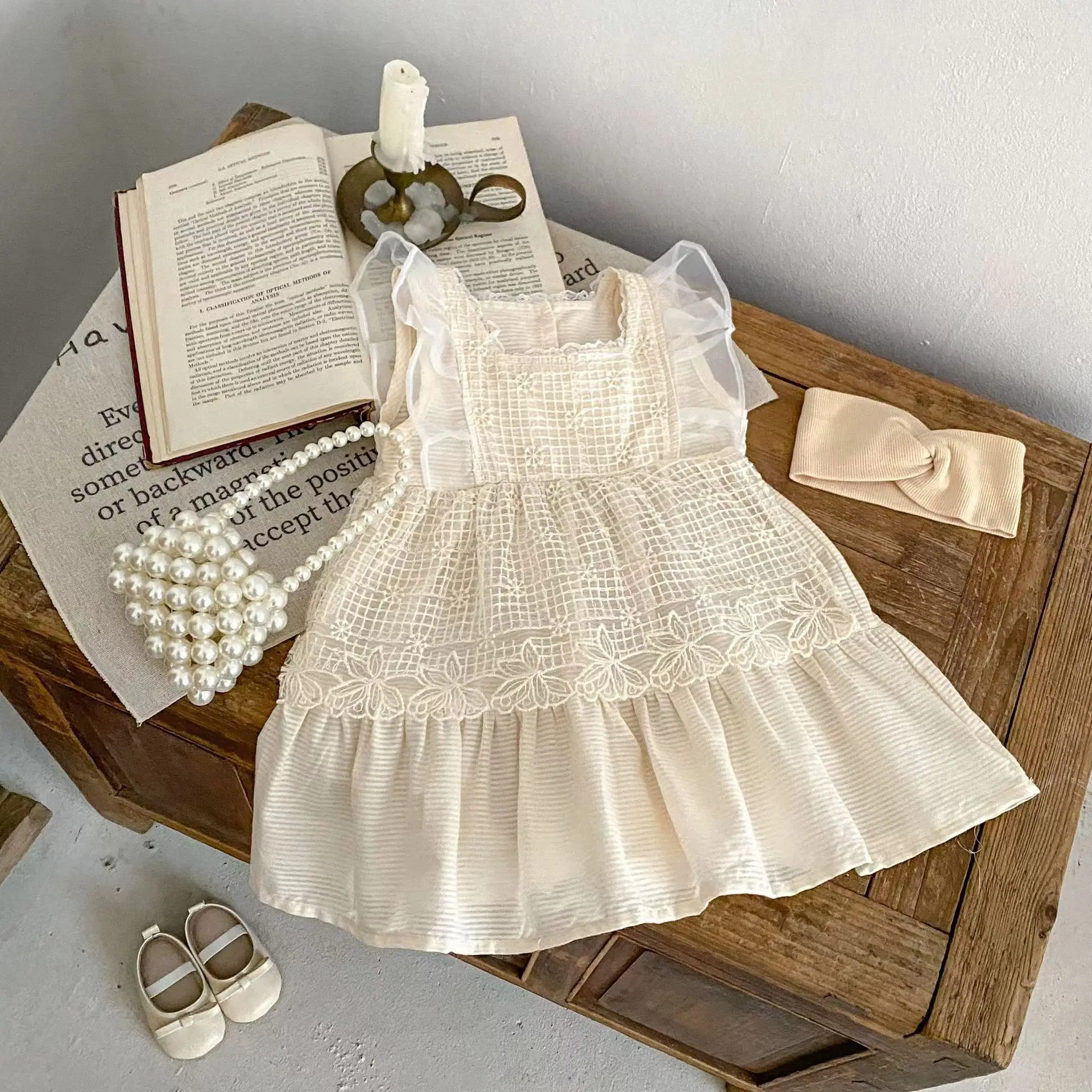 Robe de princesse pour petite fille, tenue de banquet de cent jours, à manches volantes, en dentelle, à la mode, été 2024