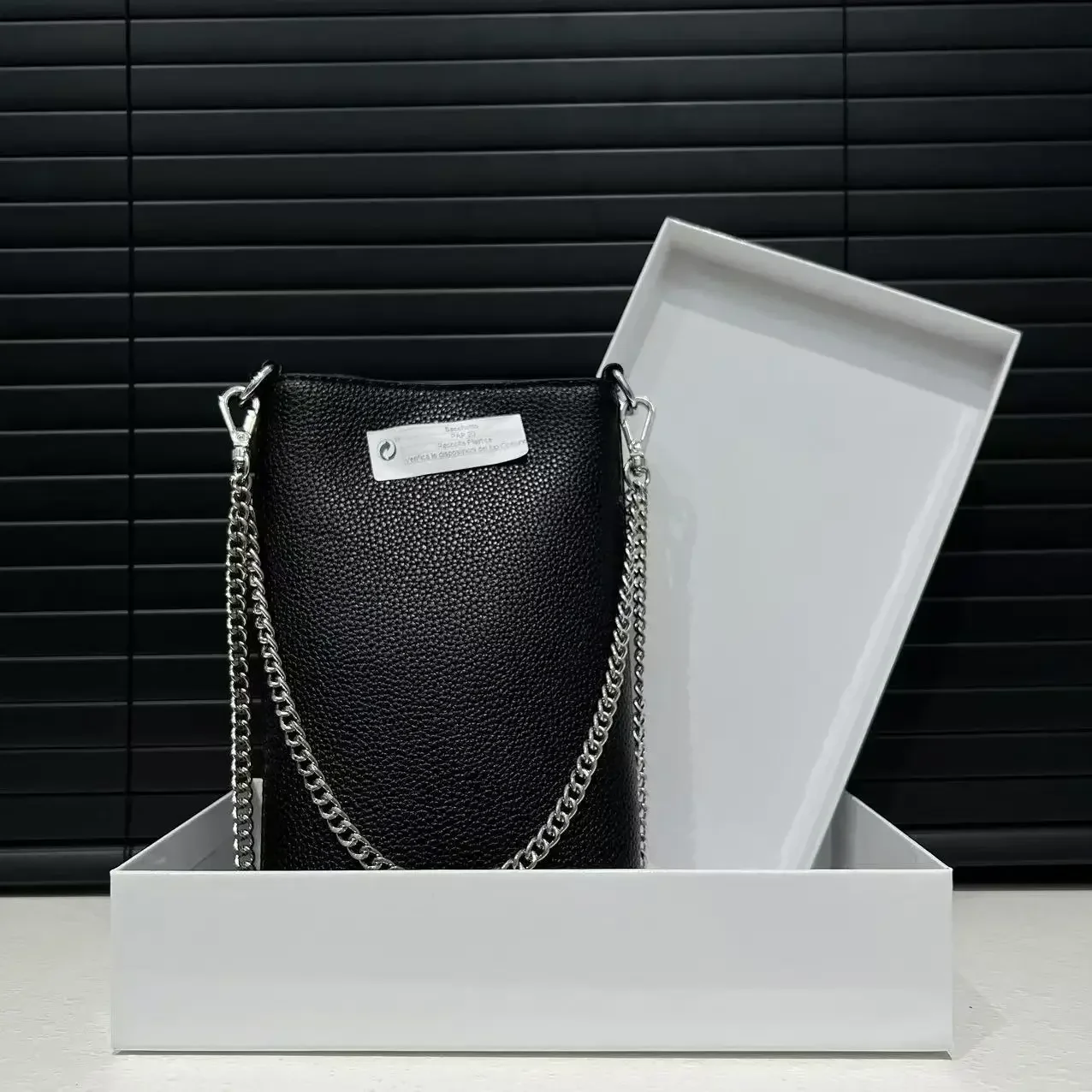 Ladies' fashionable light luxury design shoulder bag straight tube solid color simple lychee pattern diagonal cross bag