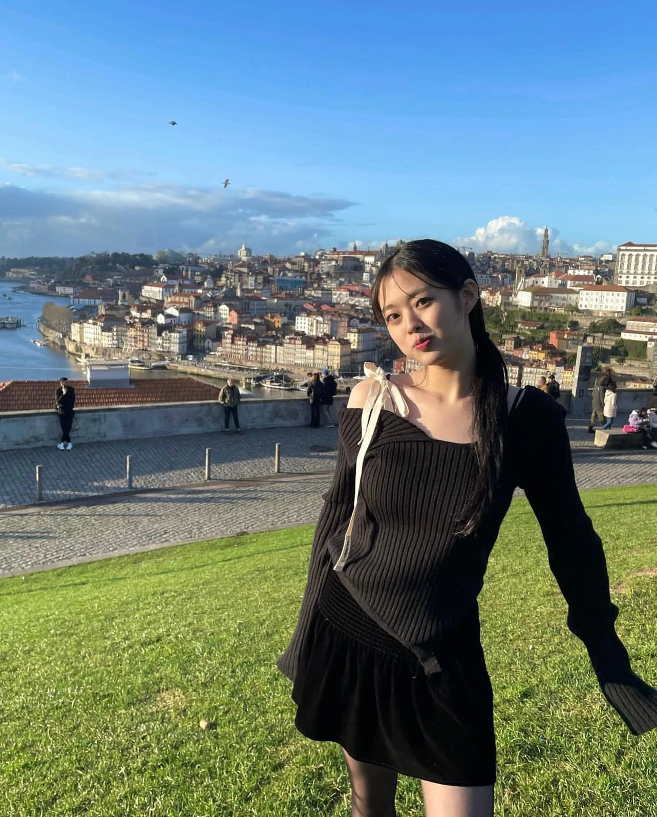 เสื้อสเวตเตอร์ไหมพรมถักทรงหลวมไหล่เดียวสำหรับผู้หญิง สไตล์ลำลอง แฟชั่น ทรงเข้ารูป แขนยาว ผ้าวูล