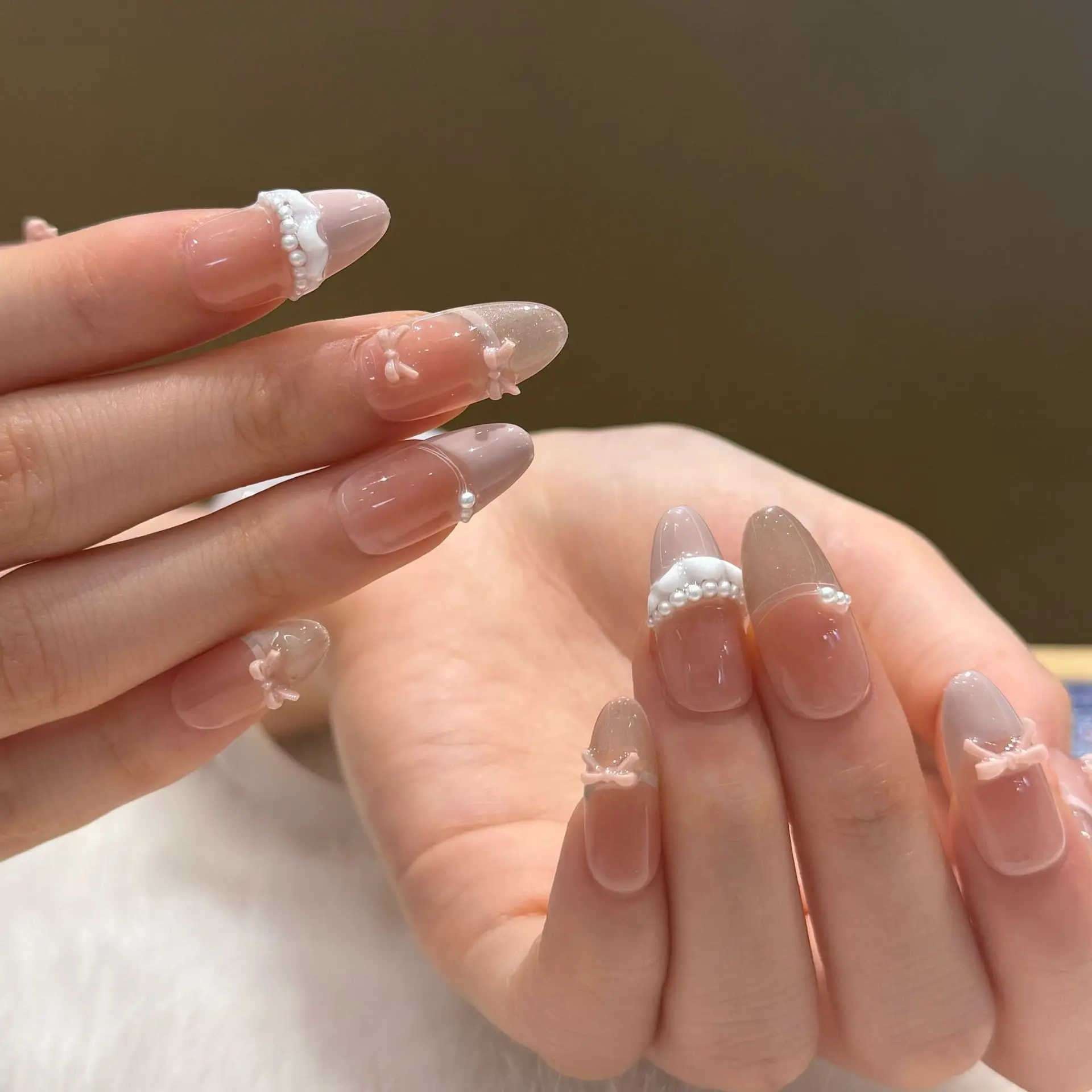 10 ชิ้นสีชมพูสีฟ้าหวาน Bowknot เล็บฝรั่งเศส Handmade Cherry Grid Shimmery กดบนเล็บปลอม Reusable Nude รูปไข่เล็บปลอมเคล็ดลับ