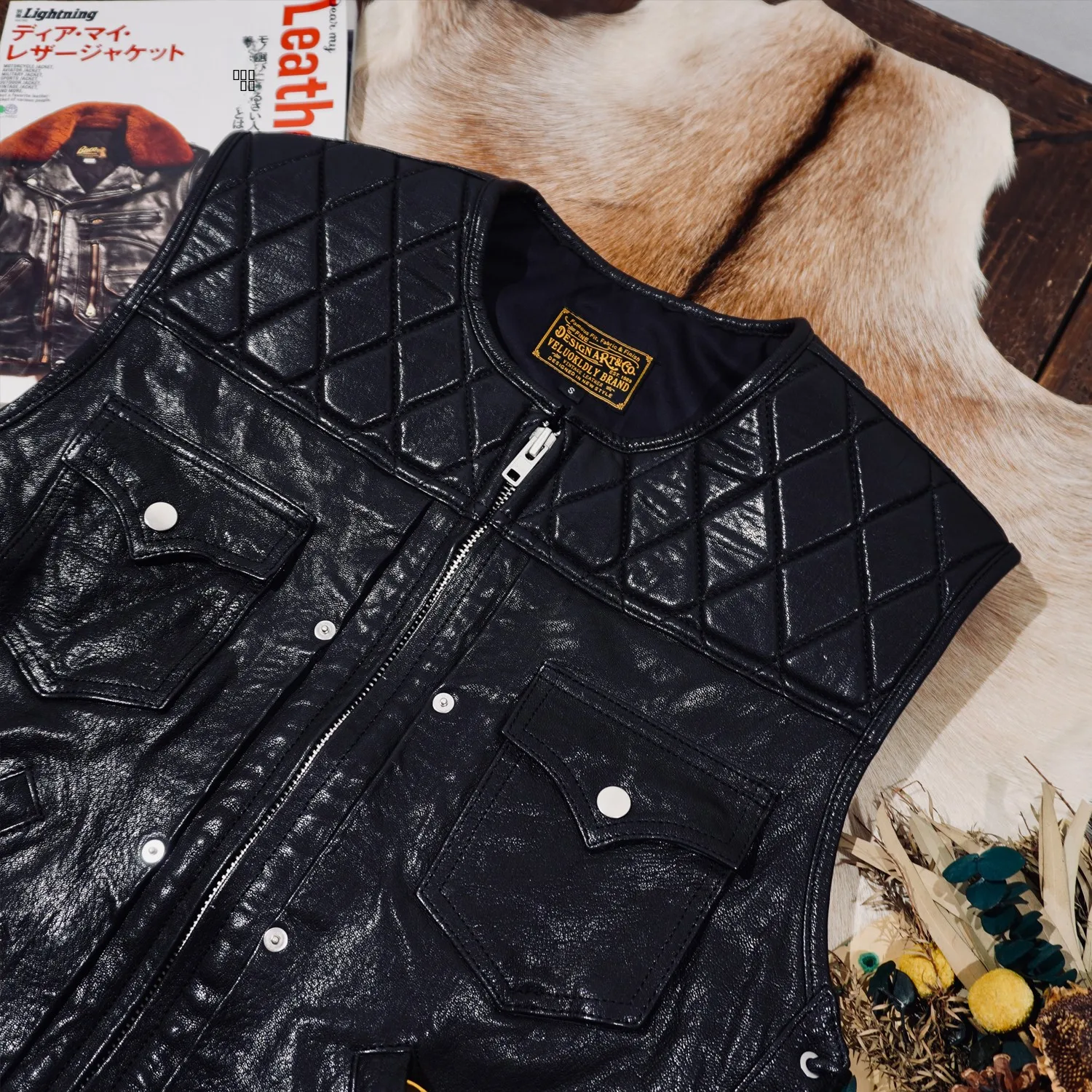 

Retro American Full Plant Tanned eepskin Motorcycle Vest Riding Club oulder Pads Faionable Urban Sle Zipper Closure