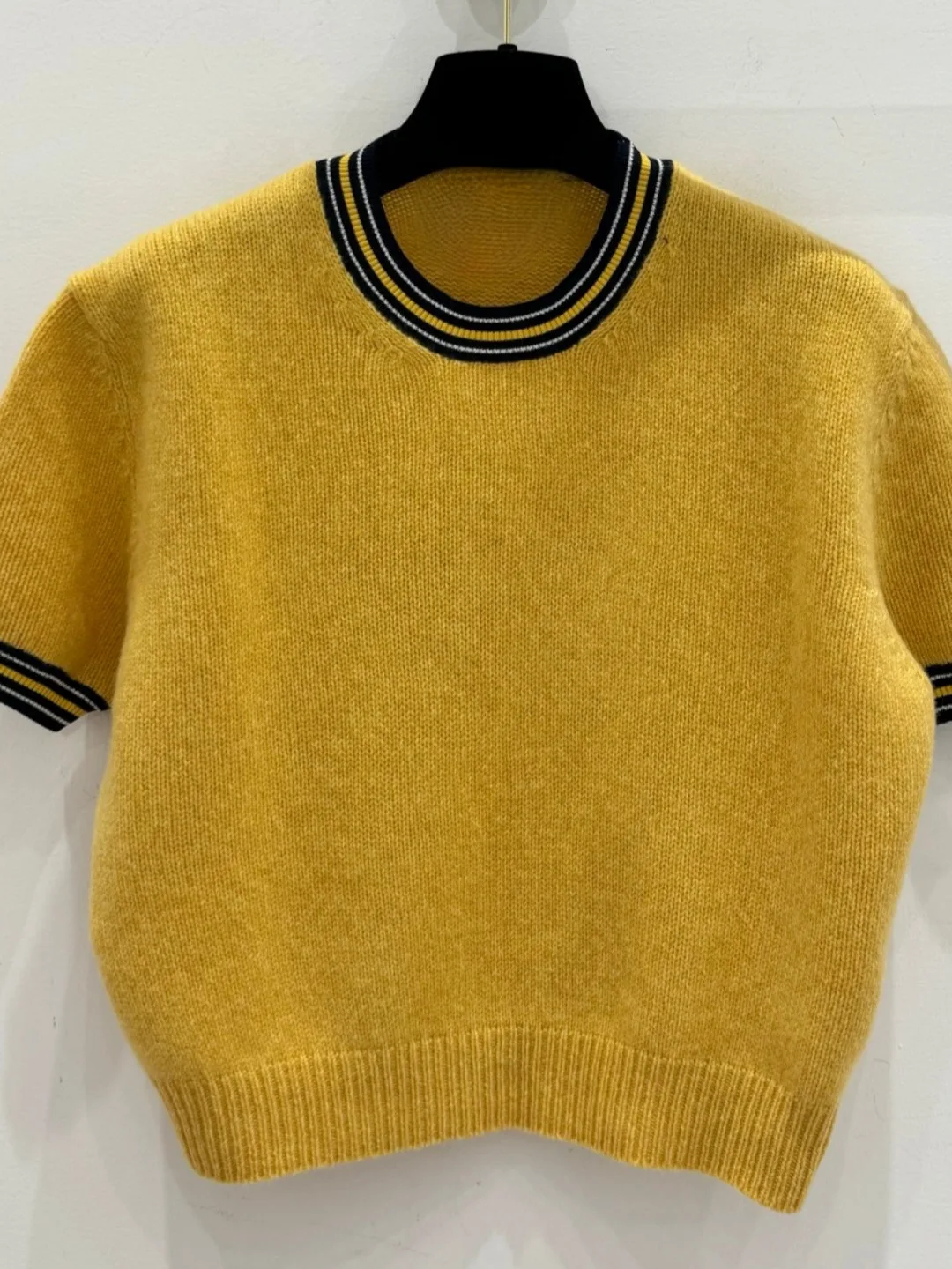 

Camere Casual Color Blo Knitted T-irt ort Sve Spring 2026 New Arrival Gentleman Sle Regular Fit Overhead Knit