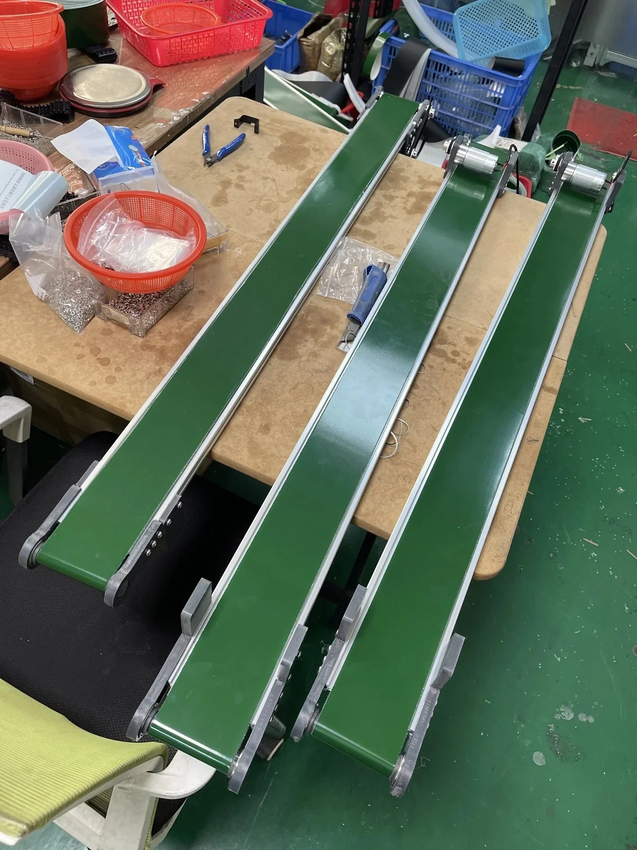 Custom 13010cm Adjustable Speed Electric Desktop Conveyor Belt 116RPM Assembly Production Line