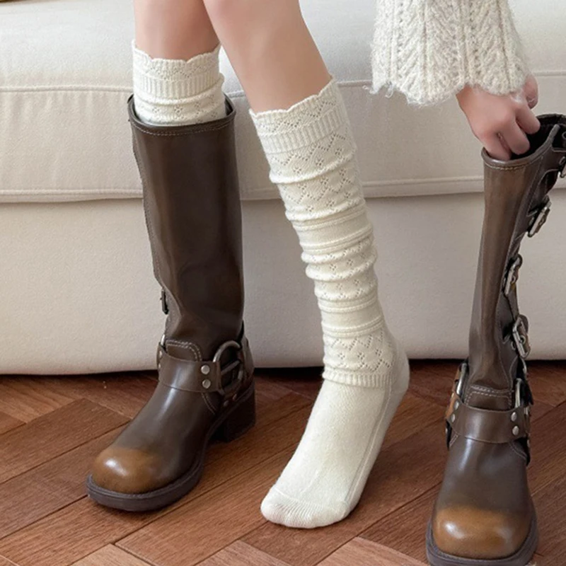 Vintage aushöhlen Designer gestrickte Wolle Kniestrümpfe Frauen 2026 Frühling koreanischen Stil Falten mittlere Wadensocken Damenstrümpfe
