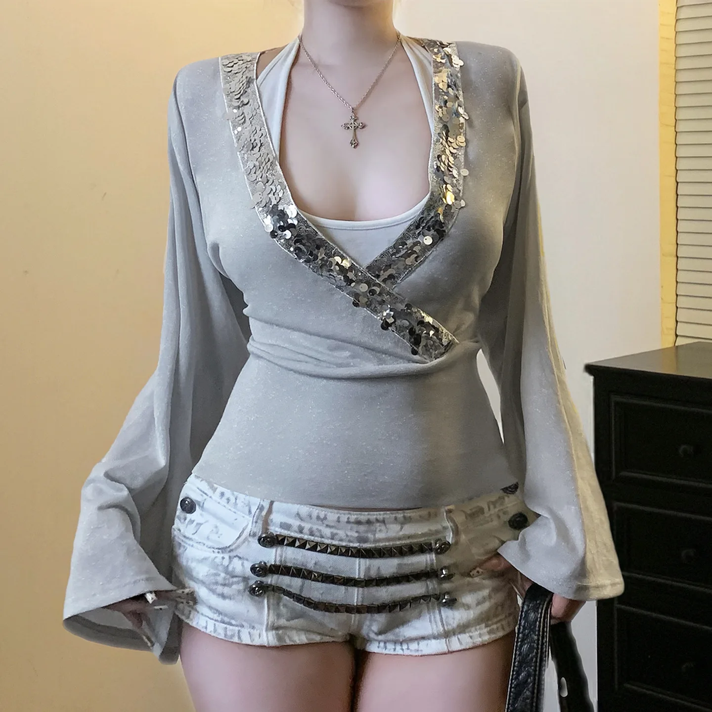 

Women Sexy Sequins Patchwork Bright Silk T-shirts Deep V Neck Flare Long Sleeve Lace Up Backless Slim Tees Night Clubwear Tops