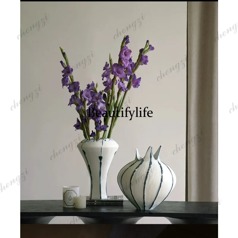Hand painted blue and white stroked ceramic vase entrance living room desktop flower arrangement art ornament