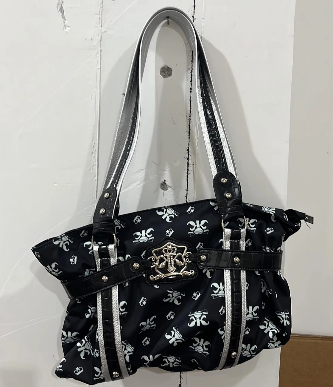 Koreanische Y2K-Style-Schultertasche, süßes, trendiges Design mit rosa Aufdruck, Damen-Tragetasche, Vintage-Nieten-Dekor, leichte, gerüschte Handtasche für den Alltag – Detail 7