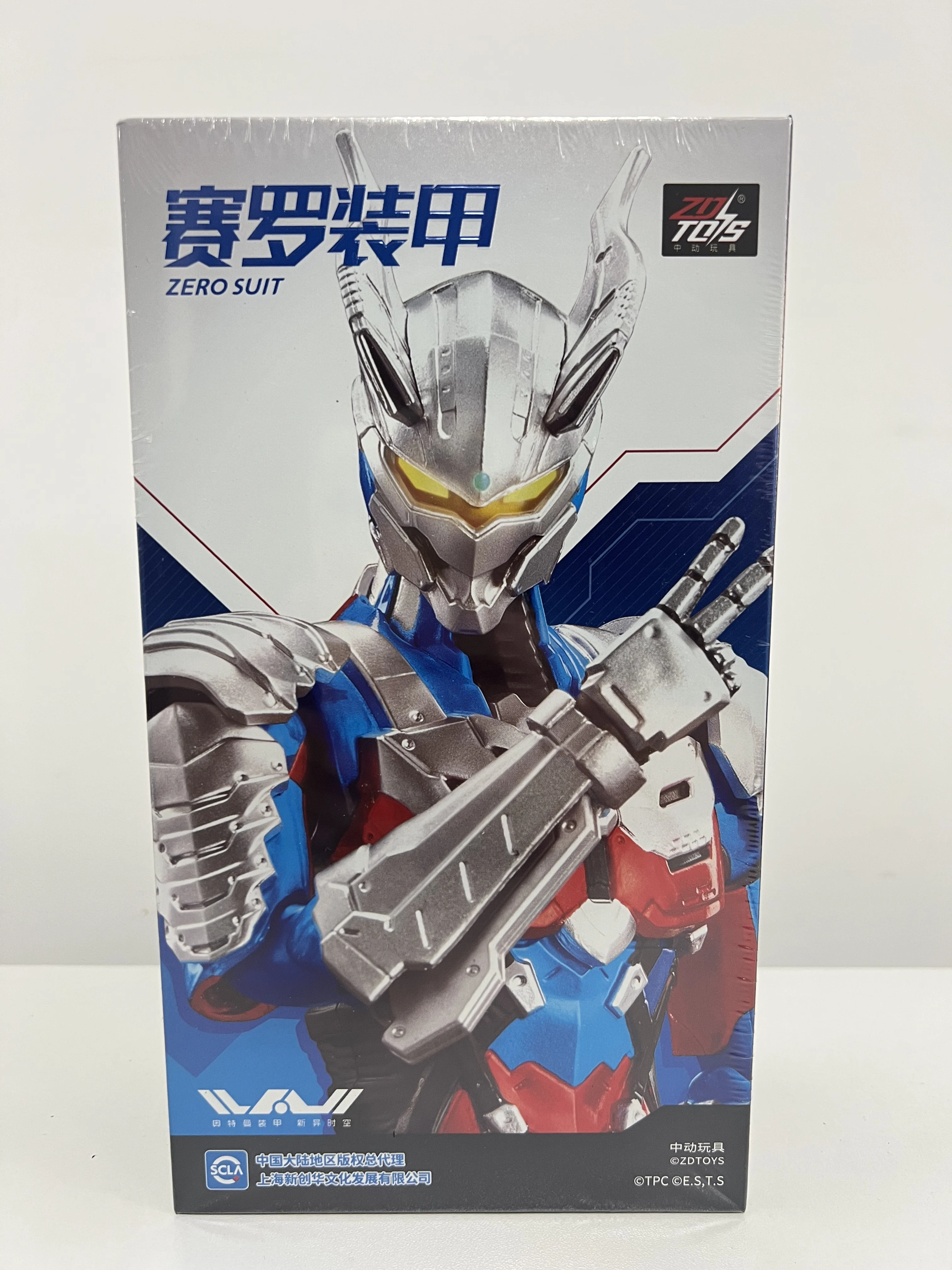 ウルトラマンアクションフィギュア ZD おもちゃ東高太郎ゼロスーツ