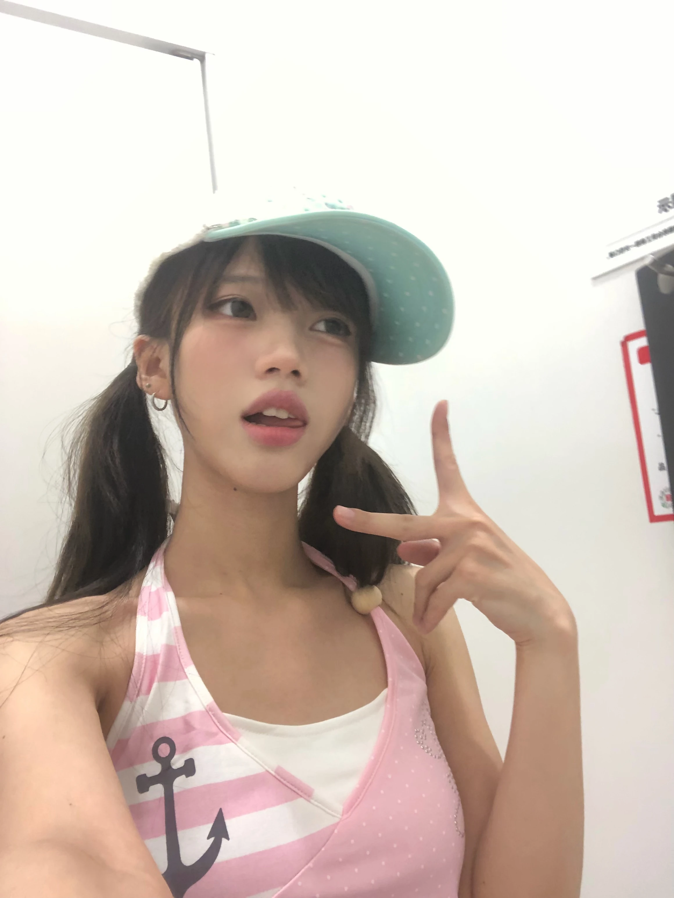 Karrram Japanisches Y2k Pink Halter Top 2000er Cutecore Strass-Print Tanktop Vintage Harajuku Patchwork Ärmelloses Top Kawaii – Detail 5