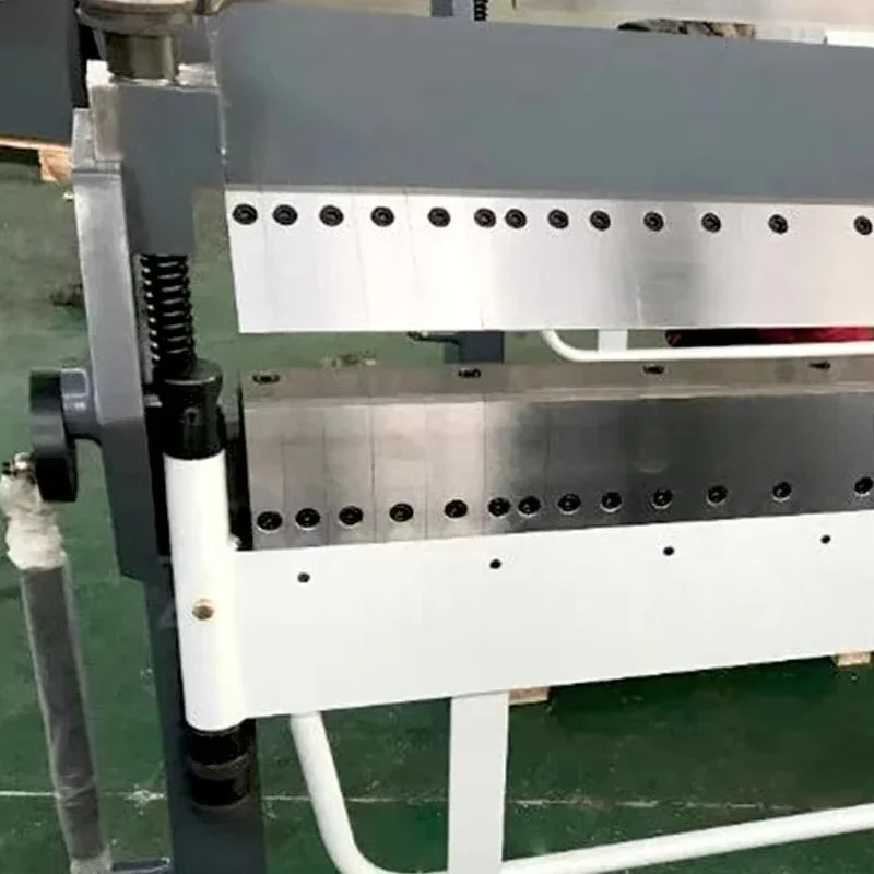 Precision manual sheet metal folding and bending machine for sheet metal