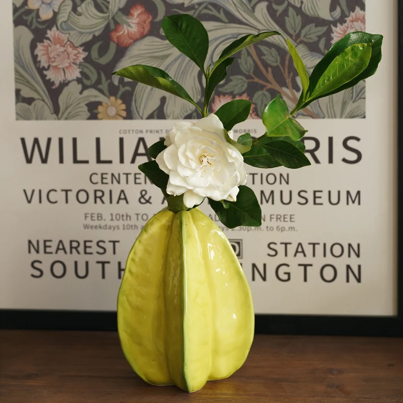 More star fruit than star fruit, European-style ceramic vase, flower arrangement, home decoration