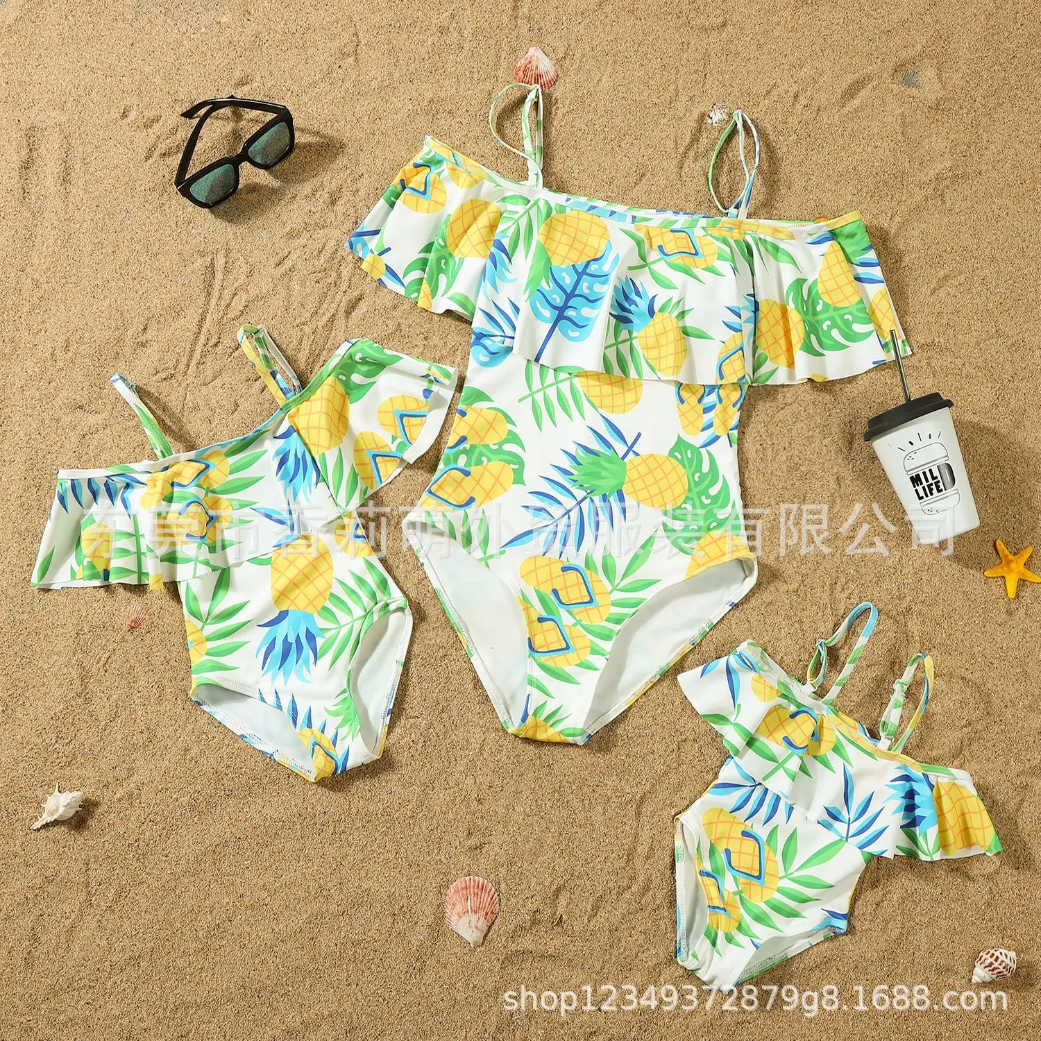 2026 Summer New Mommy and Daddy Son Daughter Clothes Sandbeach Swimsuit Family Matching Outfits Pineapple Printing Swimwear