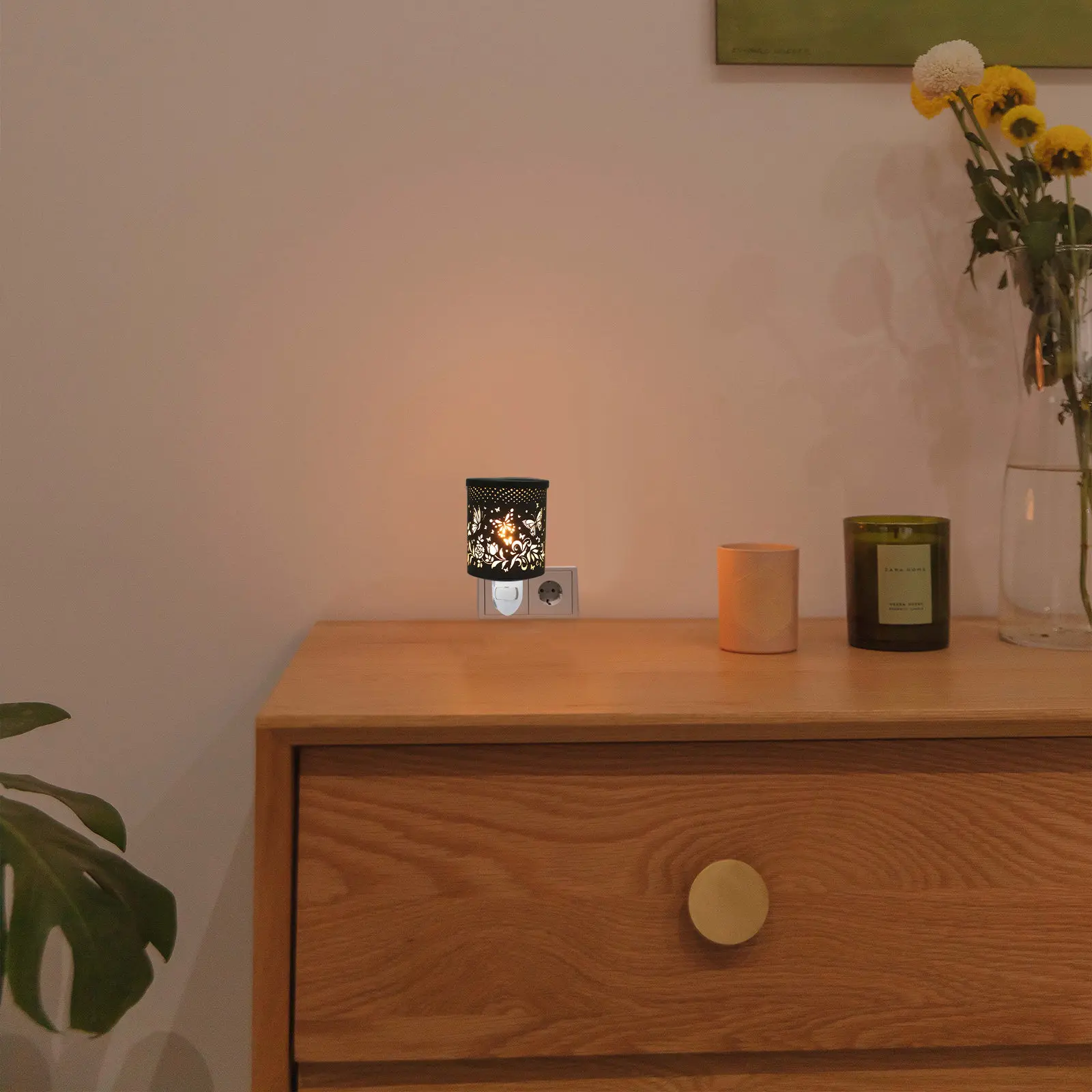 Aromatherapy Wax Melter Night Light – Plug-in Fragrance Warmer Lamp for Bedroom, Living Room & Party Decor
