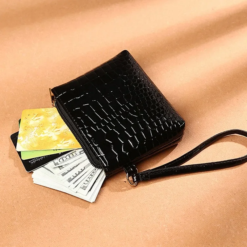 

Small Crocodile Pattern Coin Purse Faux Leather Wallet with Zipper Simple Multi Bag with Wristband Luxury Designer Bags