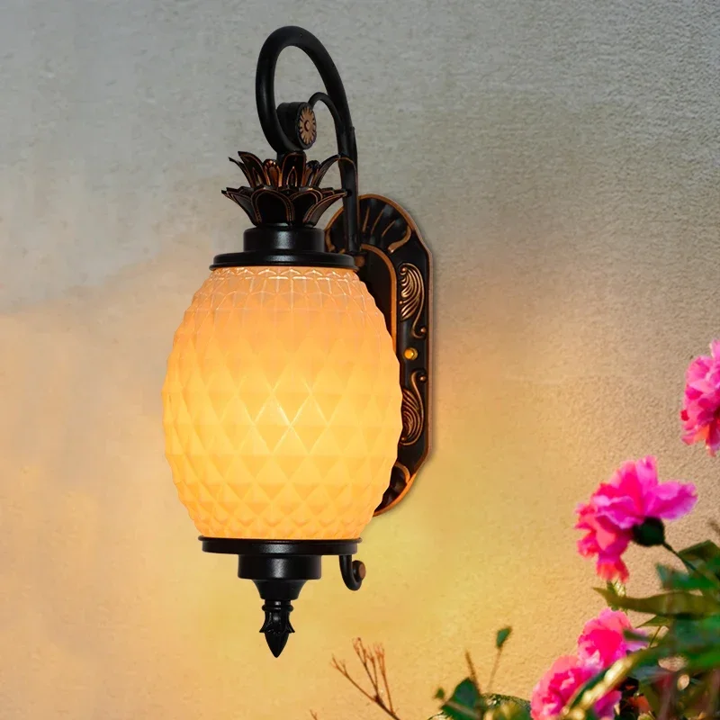 Outdoor waterproof wall lamp personality pineapple garden balcony exterior wall lamp creative outdoor villa exterior wall lamp