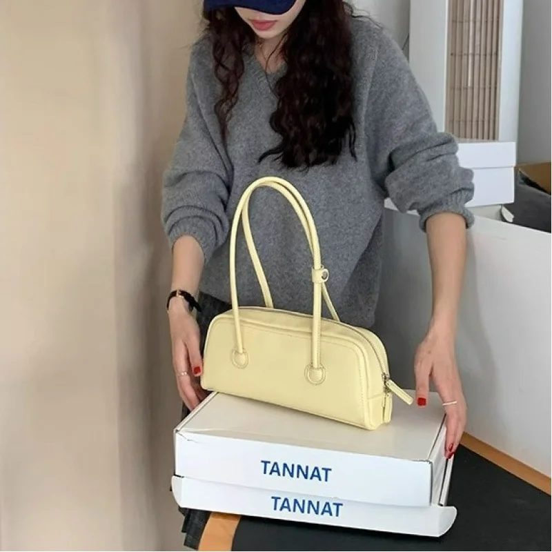 

High-quality, large-capacity shoulder bag, fashionable Korean-style baguette small square bag
