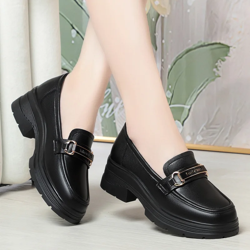 British Style Thick Bottom Patent Leather Loafers Women\'s Platform Shoes 2024 Spring Shallow Block Heels Shoes Office Elegant