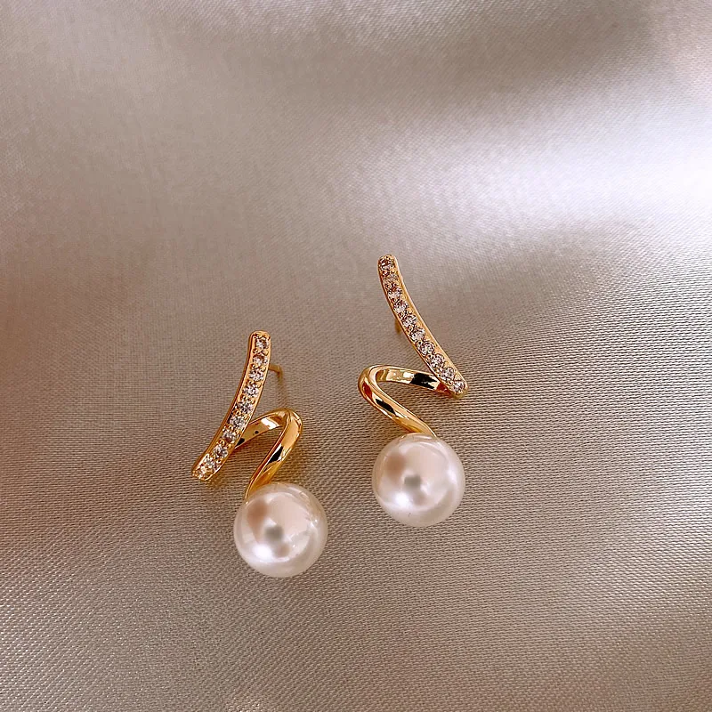 New Sweet and Simple Personalized Versatile Twisted Diamond Pearl Earrings Birthday Gift Women\'s Accessories