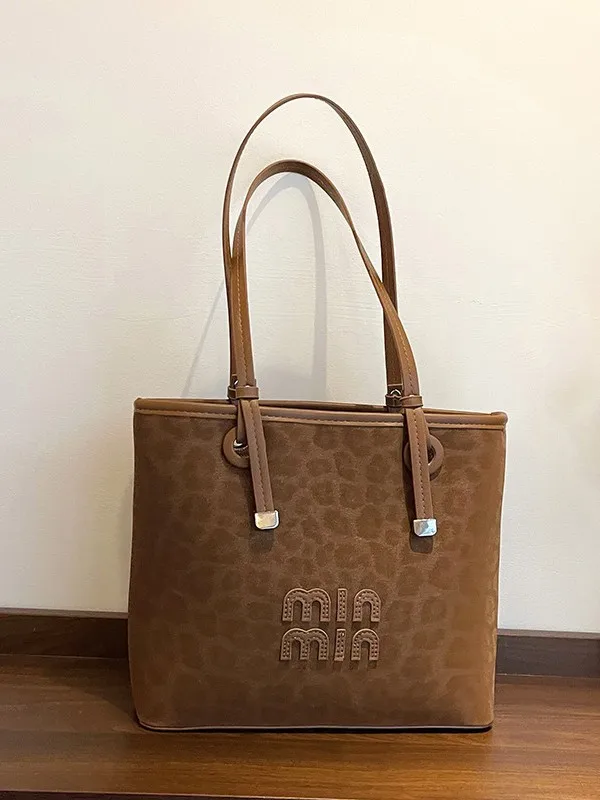 

Нишевая сумка через плечо 2025 года, повседневная женская сумка-тоут, модная сумка через плечо, минималистичная сумка «день-ночь», текстурированная сумка-слинг