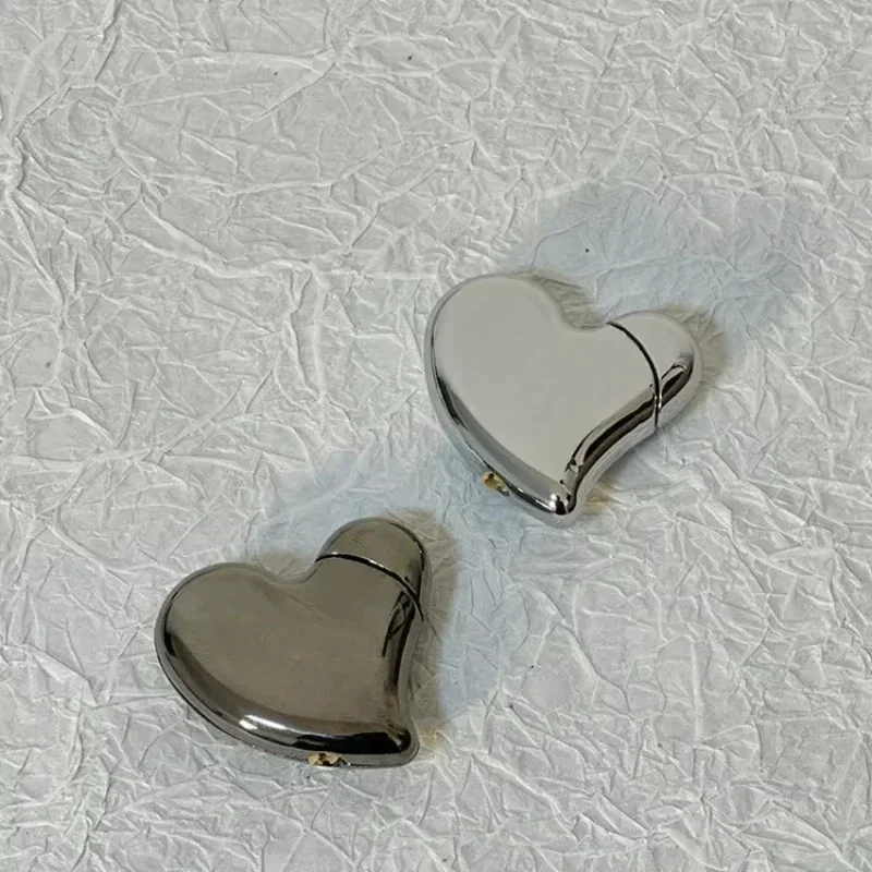 

Роскошная металлическая надувная зажигалка из сплава с любовью в форме портативного высококачественного индивидуального дизайна в качестве подарка для мужчин и женщин