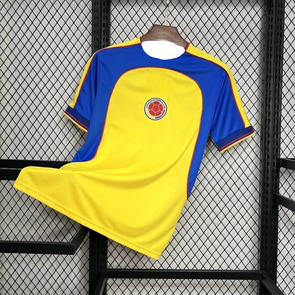 En 2001, camisetas de fútbol retro del estadio local de Colombia y camisetas de entrenamiento impresas en 3D, adecuadas tanto para hombres como para mujeres